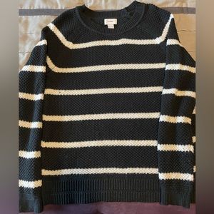 Old navy sweater size M